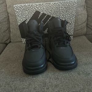 Brand new NEVER worn Black Nike Boots. Men size 9